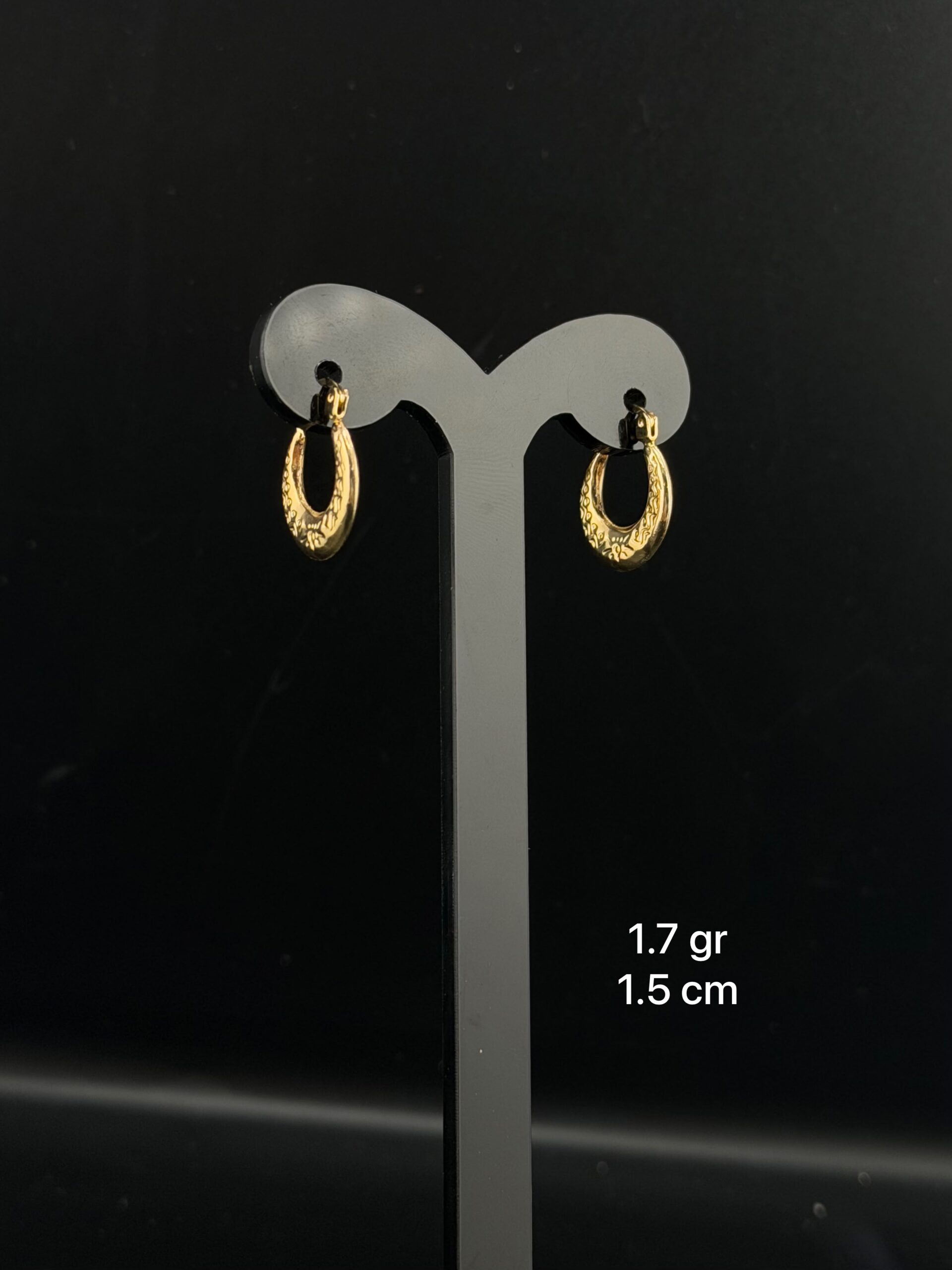 Arracada camarón hueca con diseño lateral oro 10kilates
