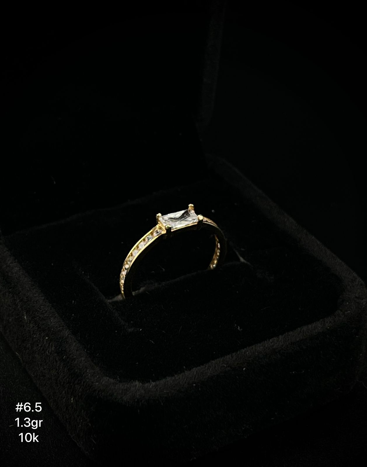 Anillo de compromiso en oro de 10k