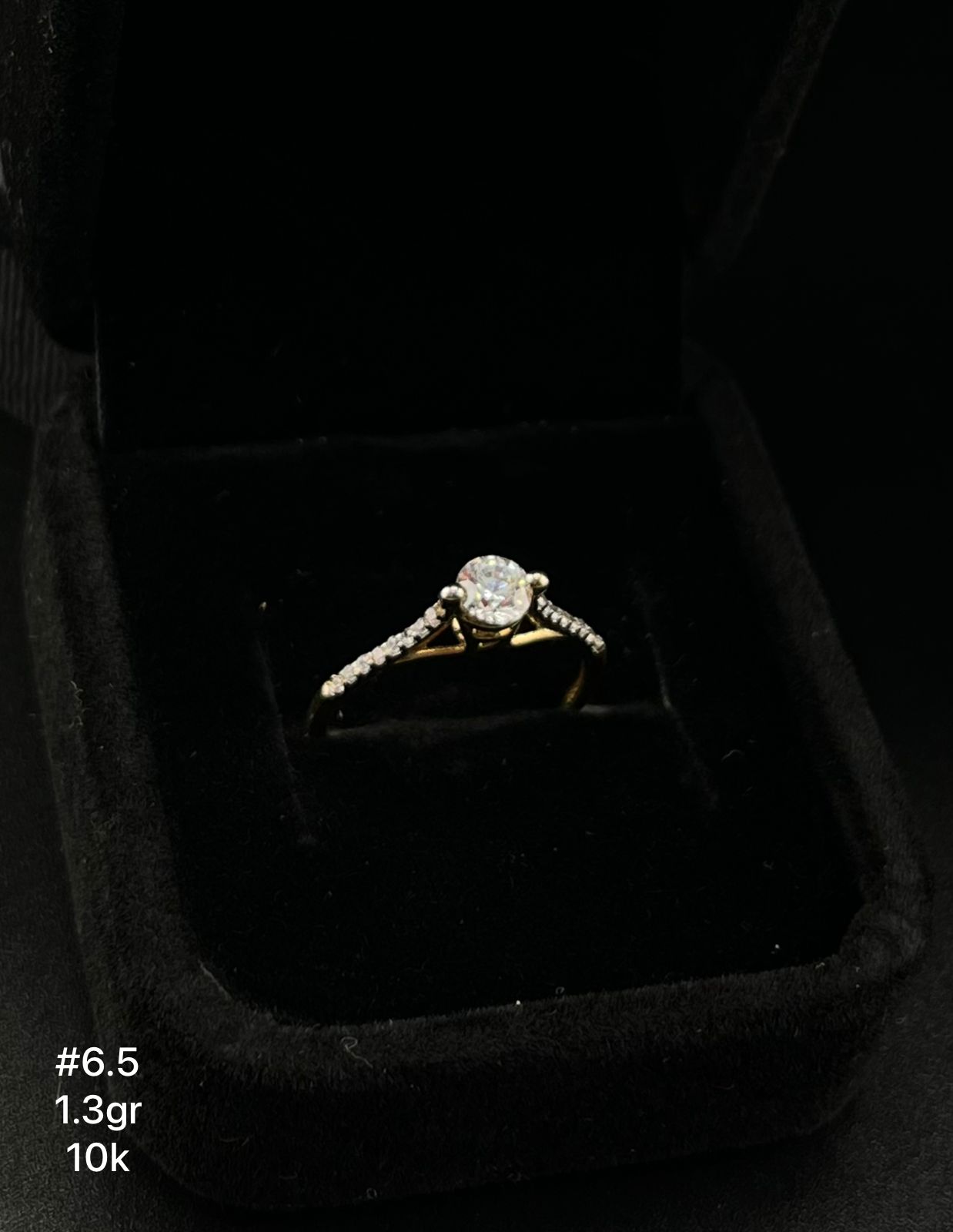 Anillo de compromiso en oro de 10k
