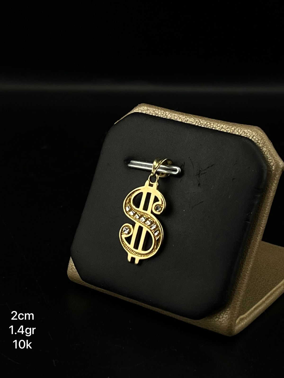Dije de símbolo de dólar en oro de 10k