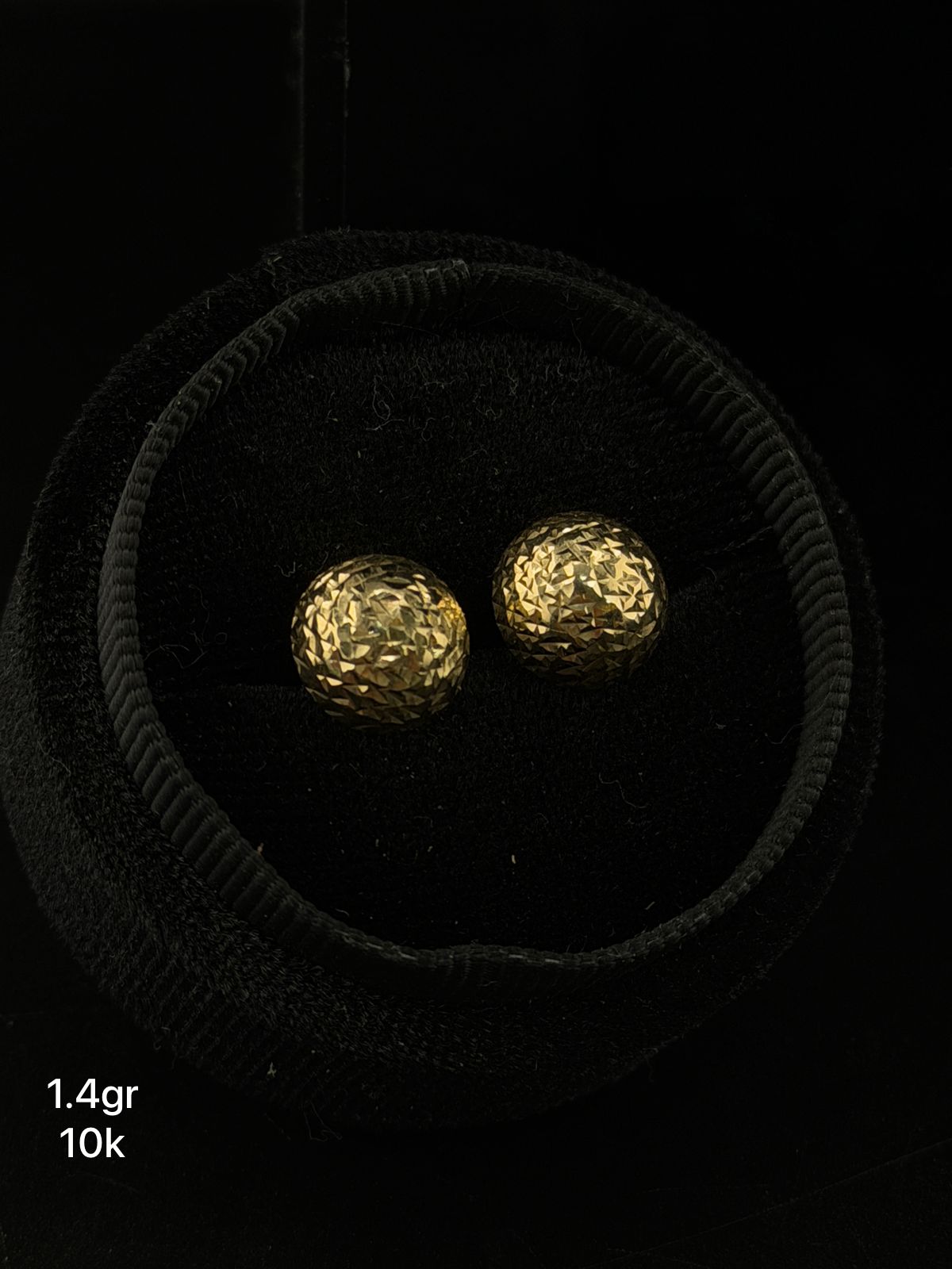Broquel en oro de 10k
